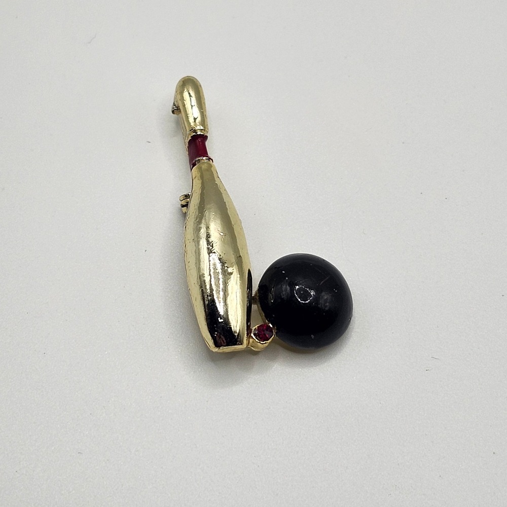 Gerrys Vintage‎ Gold Tone Bowling Pin and Ball Brooch Pin Red Enamel Accent